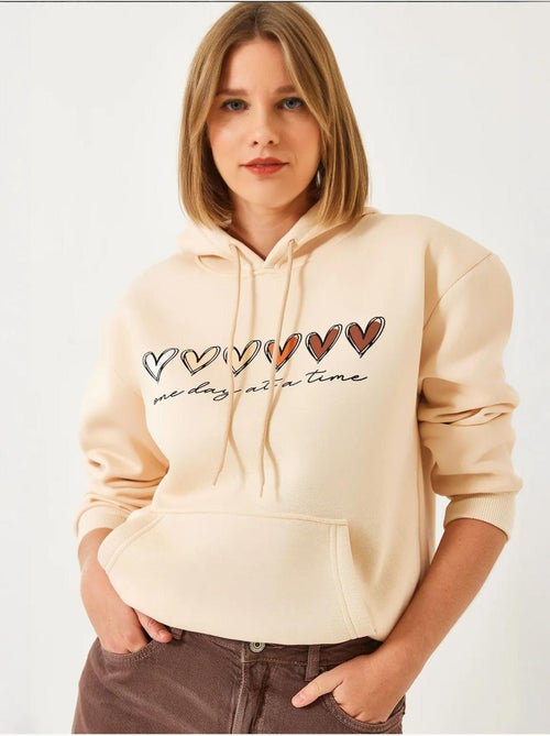 Sweat-shirt à capuche à triple fil brossé et imprimé cœur lucci - Kiabi Sweat-shirt à capuche à triple fil brossé et imprimé cœur lucci - Kiabi