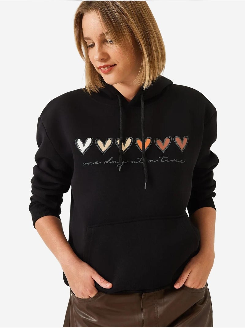 Sweat-shirt à capuche à triple fil brossé et imprimé cœur lucci Noir - Kiabi