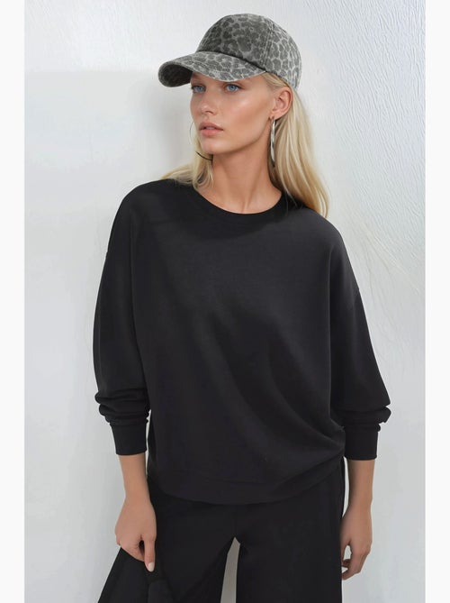 Sweat-shirt à col rond coupe décontractée busem - Kiabi Sweat-shirt à col rond coupe décontractée busem - Kiabi