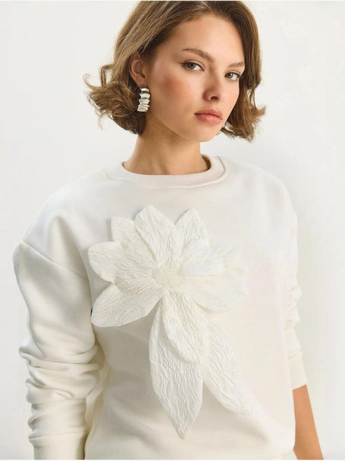 Sweat-shirt à manches longues et col rond avec détails d'accessoires lucci - Kiabi Sweat-shirt à manches longues et col rond avec détails d'accessoires lucci - Kiabi