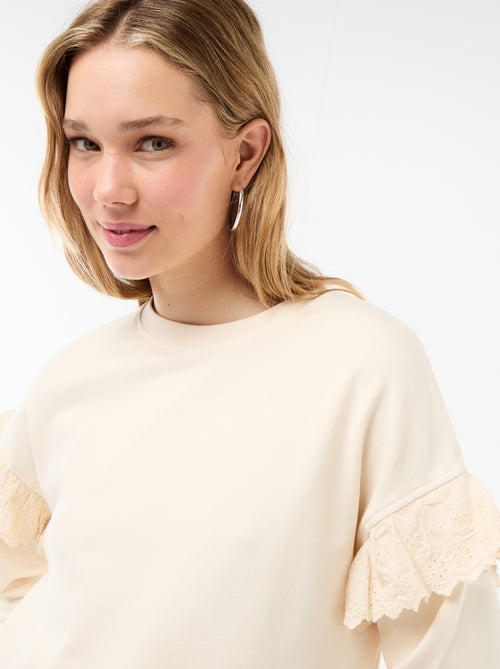 Sweat uni avec volants en borderies anglaises sur les manches - Kiabi