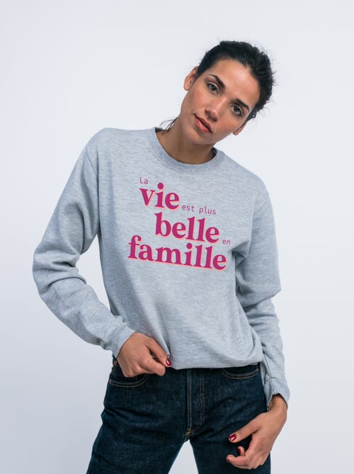 Sweater Dames - LA VIE EST PLUS BELLE EN FAMILLE ROSE - Kiabi Sweater Dames - LA VIE EST PLUS BELLE EN FAMILLE ROSE - Kiabi
