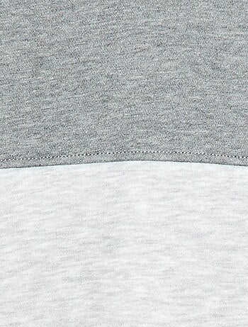 Sweater met kangoeroezak en kap