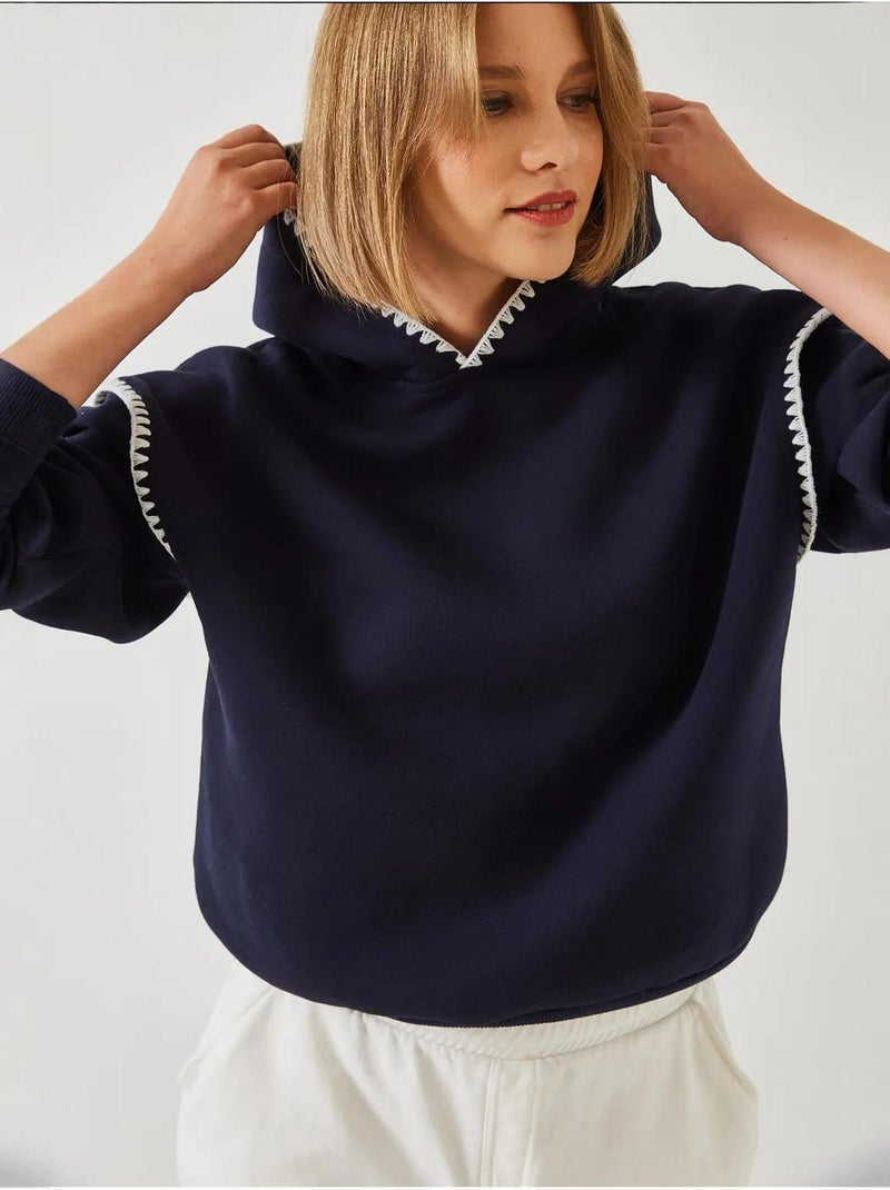 Sweatshirt met capuchon en kantdetail lucci Marineblauw - Kiabi