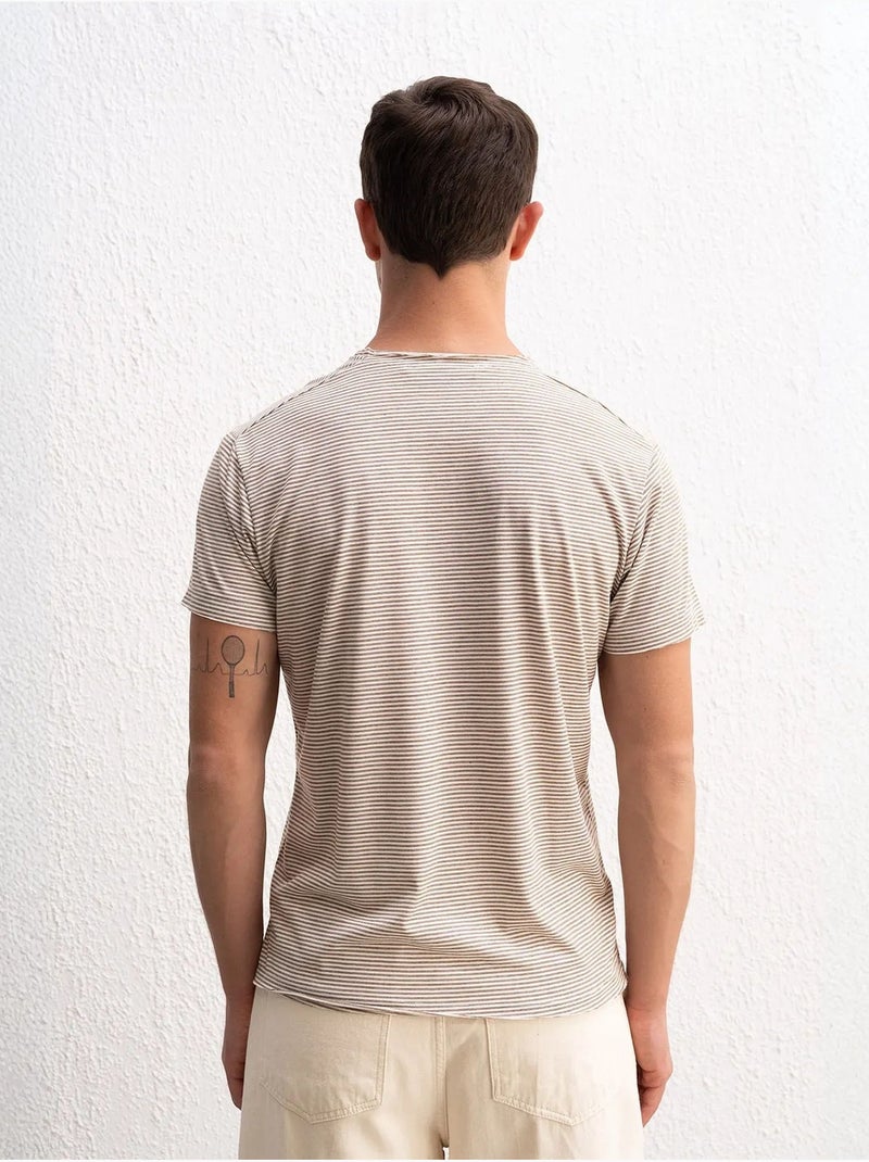 T-shirt à col rond rayé avec broderie giesto Marron clair - Kiabi