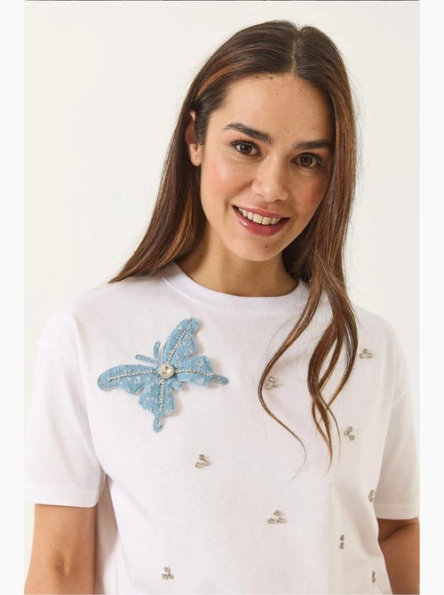 T-shirt à manches courtes avec accessoires papillon et ornements en pierre lucci - Kiabi