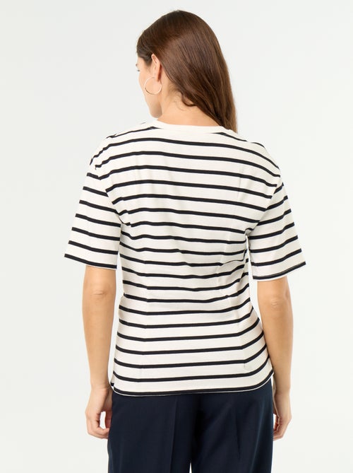 T-shirt à manches courtes avec bijou coquillage - Kiabi T-shirt à manches courtes avec bijou coquillage - Kiabi