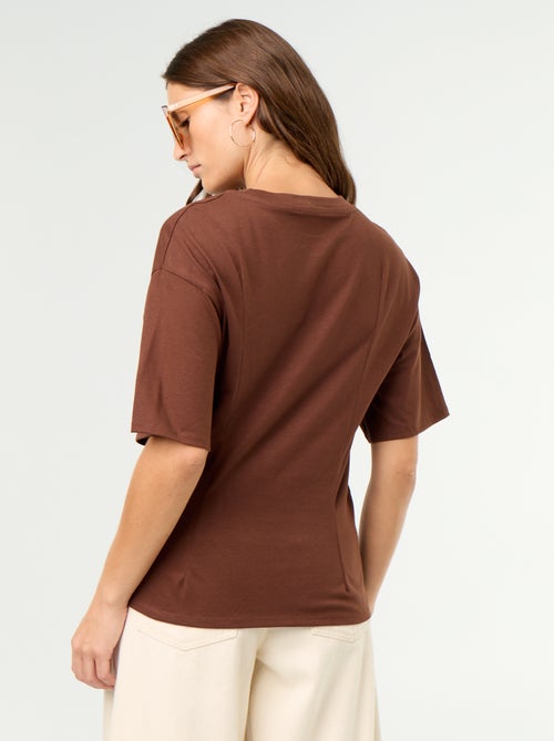 T-shirt à manches courtes avec bijou coquillage - Kiabi T-shirt à manches courtes avec bijou coquillage - Kiabi