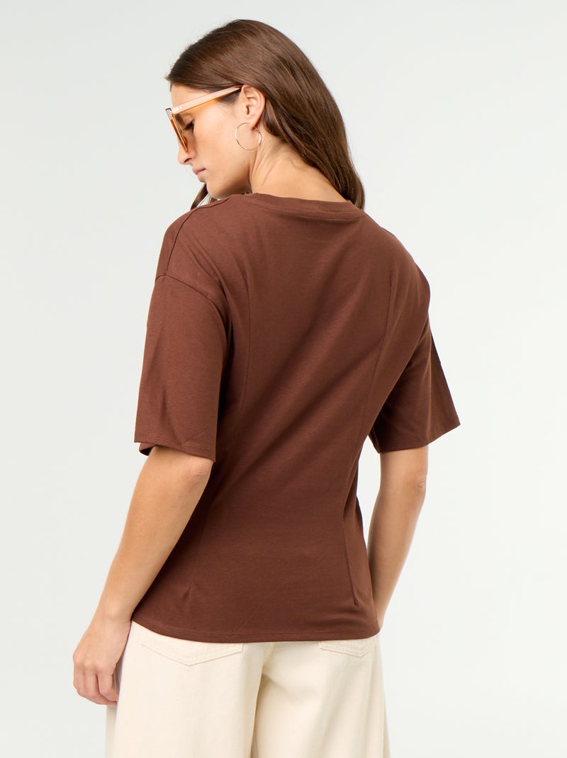 T-shirt à manches courtes avec bijou coquillage Marron - Kiabi