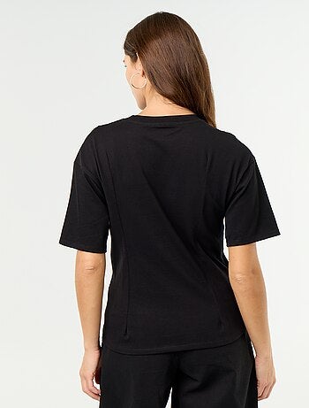 T-shirt à manches courtes avec bijou coquillage
