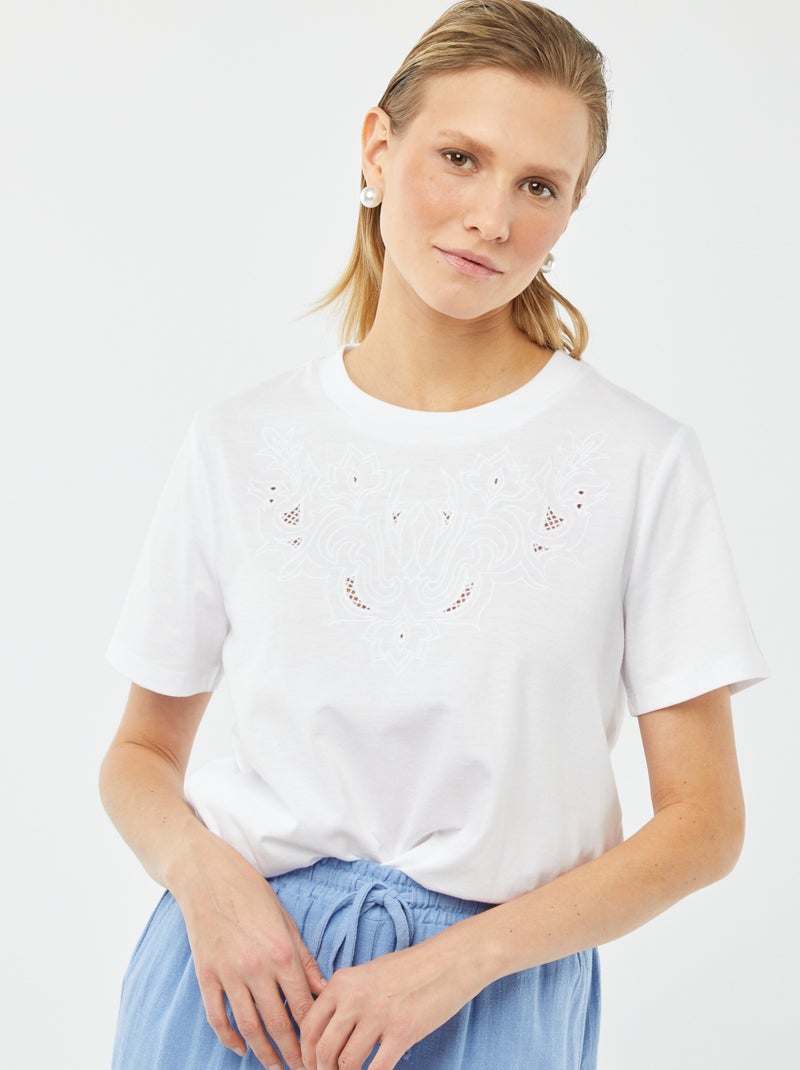 T-shirt à manches courtes avec broderies fantaisies Blanc - Kiabi