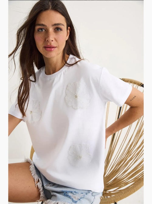 T-shirt à manches courtes et col ras du cou avec accessoire floral lucci - Kiabi