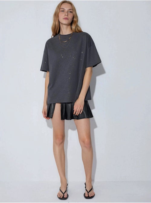 T-shirt à manches courtes et col rond à sequins busem - Kiabi T-shirt à manches courtes et col rond à sequins busem - Kiabi