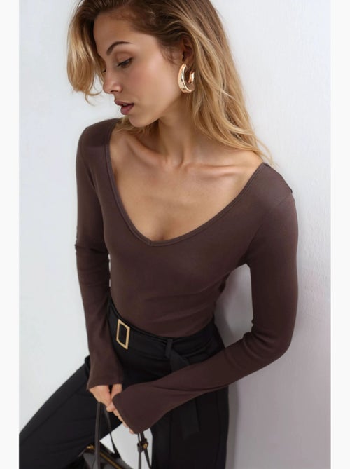 T-shirt aansluitend v-hals lange mouw busem - Kiabi T-shirt aansluitend v-hals lange mouw busem - Kiabi
