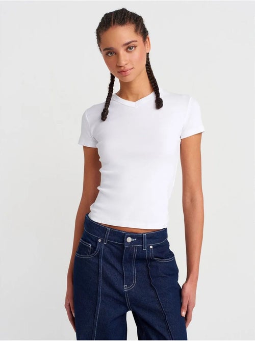 T-shirt ajusté en coton à col v dilvin - Kiabi