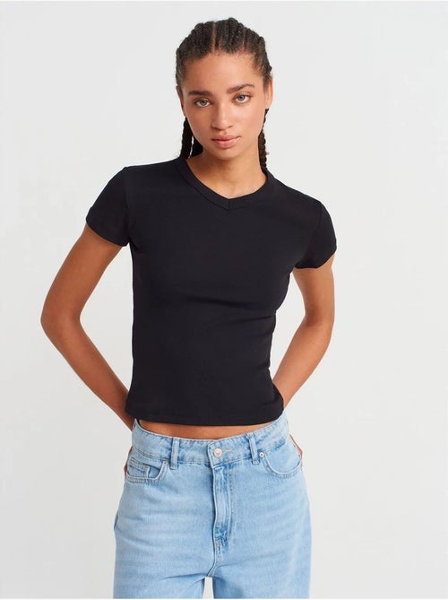 T-shirt ajusté en coton à col v dilvin - Kiabi