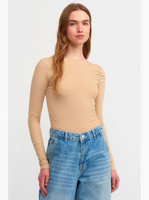 T-shirt asymmetrische hals lange mouwen aansluitend dilvin - Kiabi T-shirt asymmetrische hals lange mouwen aansluitend dilvin - Kiabi
