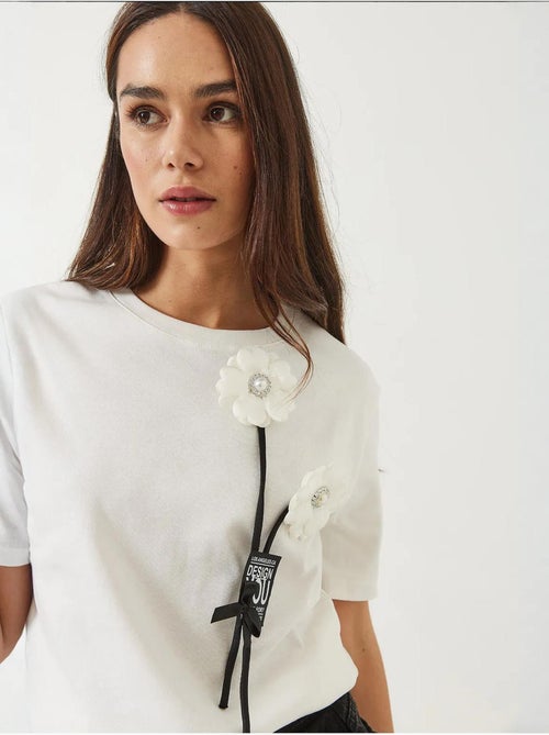 T-shirt avec accessoire floral et emblème lucci - Kiabi