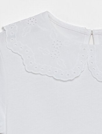 T-shirt avec col en broderies anglaises