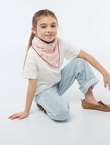 T-shirt avec fleurs en macramé
