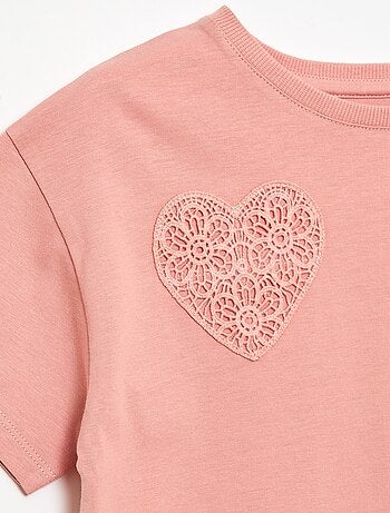 T-shirt avec fleurs en macramé