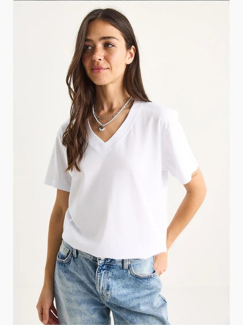 T-shirt confortable en coton biologique à col en v profond lucci - Kiabi T-shirt confortable en coton biologique à col en v profond lucci - Kiabi