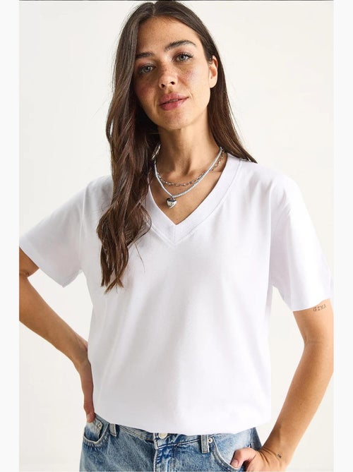 T-shirt confortable en coton biologique à col en v profond lucci - Kiabi T-shirt confortable en coton biologique à col en v profond lucci - Kiabi