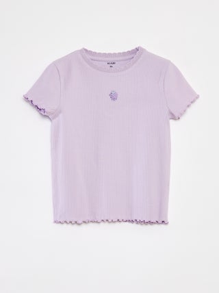 T-shirt côtelé à manches courtes et bords ondulés