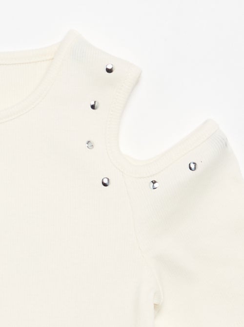T-shirt côtelé avec clous et épaules nues - Kiabi