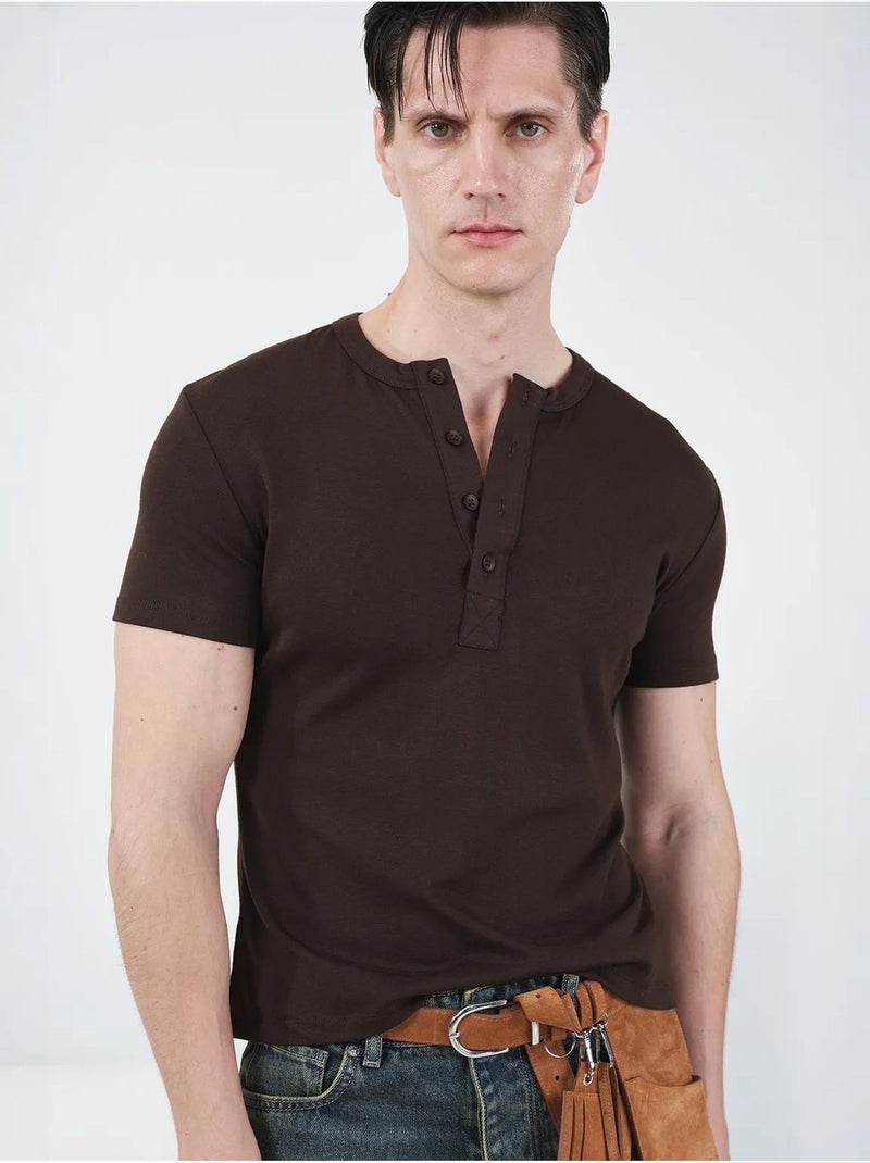 T-shirt coupe ajustée, col rond, en coton, avec détails de boutons giesto Marron - Kiabi