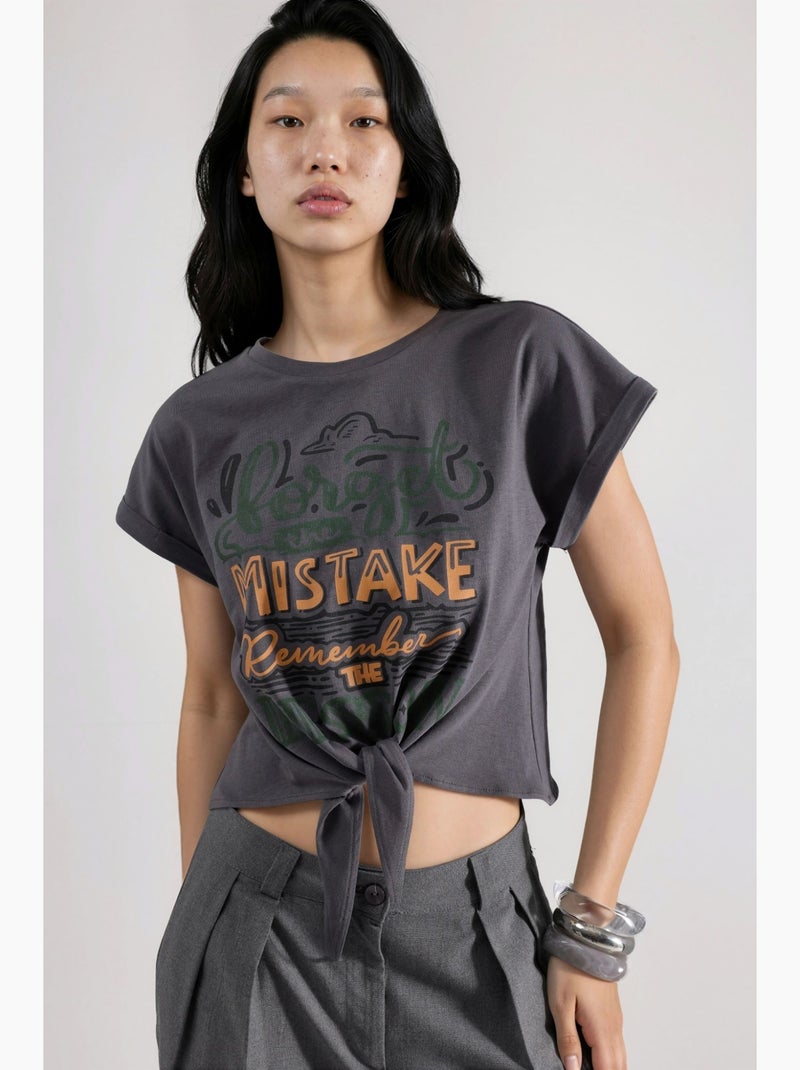 T-shirt court imprimé avec détail de bordure hiccup Gris - Kiabi