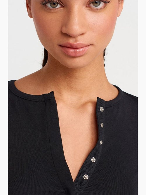 T-shirt crop en jersey coupe ajustée dilvin - Kiabi