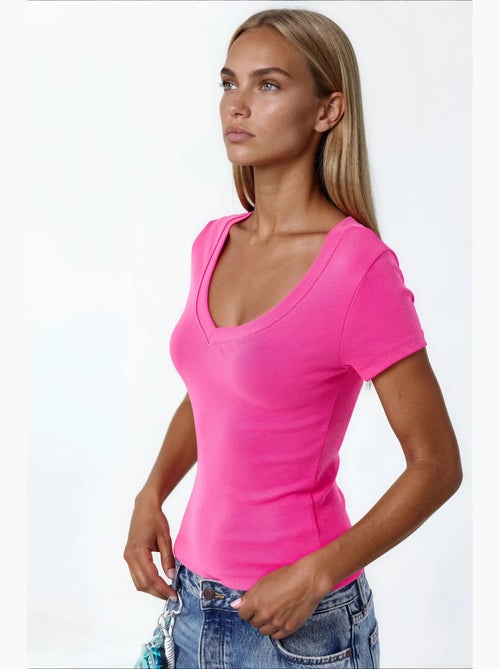 T-shirt élastique à manches courtes avec col en v busem - Kiabi T-shirt élastique à manches courtes avec col en v busem - Kiabi