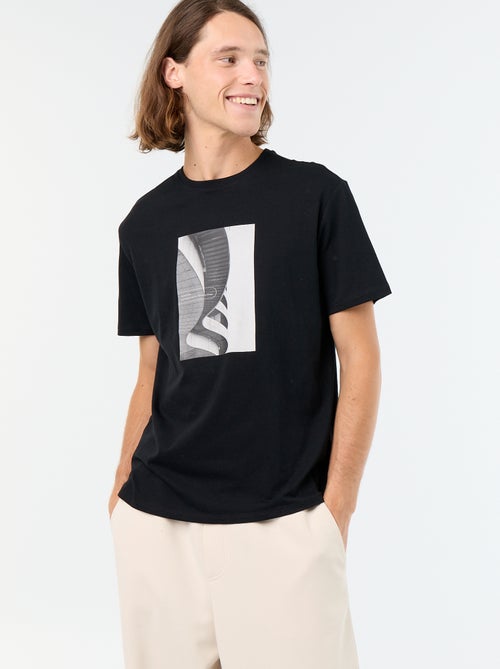 T-shirt en coton à col rond homme avec motif placé - Kiabi T-shirt en coton à col rond homme avec motif placé - Kiabi