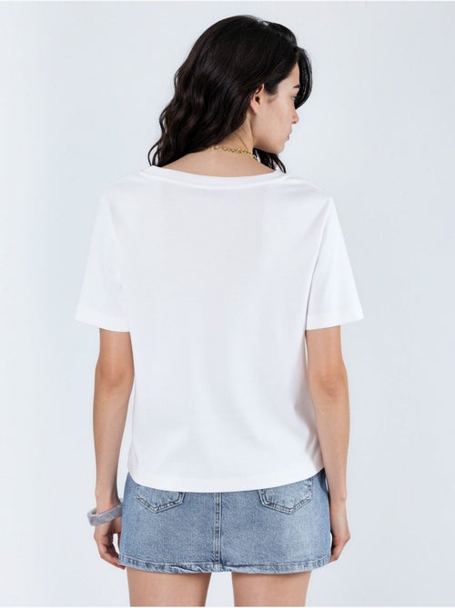 T-shirt en coton à col v coupe régulière unie busem - Kiabi T-shirt en coton à col v coupe régulière unie busem - Kiabi