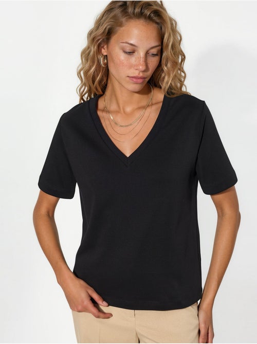 T-shirt en coton à col v coupe régulière unie busem - Kiabi T-shirt en coton à col v coupe régulière unie busem - Kiabi