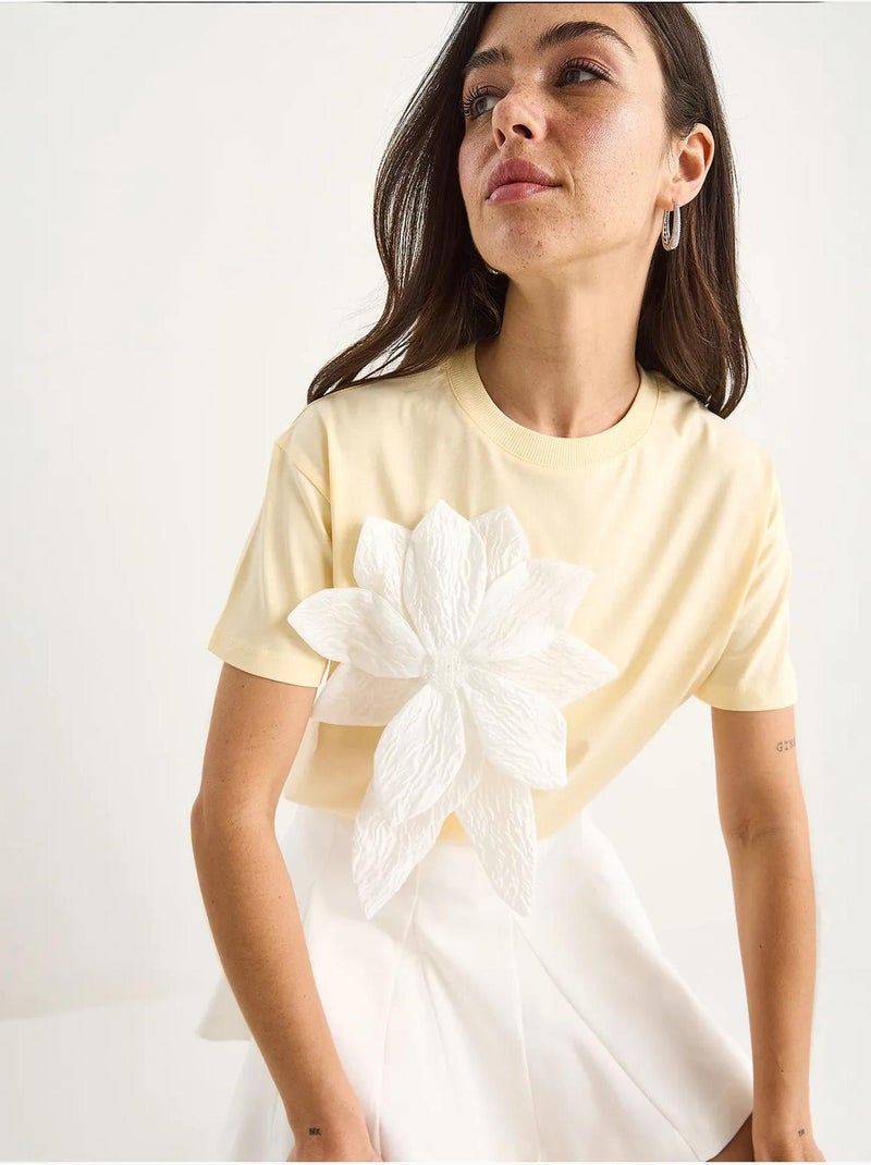 T-shirt en coton à manches courtes avec accessoire floral lucci Jaune citron - Kiabi
