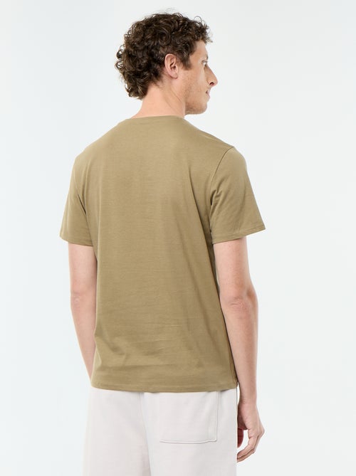 T-shirt en coton pour homme à col rond avec motif - Kiabi T-shirt en coton pour homme à col rond avec motif - Kiabi