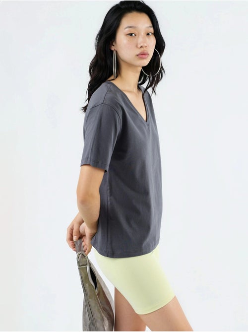 T-shirt en maille unie à col en v busem - Kiabi T-shirt en maille unie à col en v busem - Kiabi