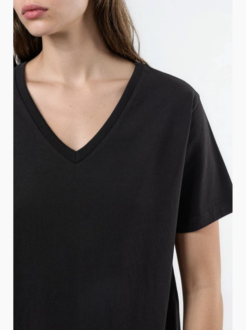 T-shirt en maille unie à col en v busem - Kiabi T-shirt en maille unie à col en v busem - Kiabi