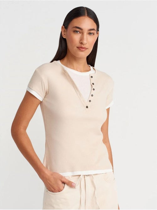 T-shirt femme en coton à col v et patte de boutonnage dilvin - Kiabi