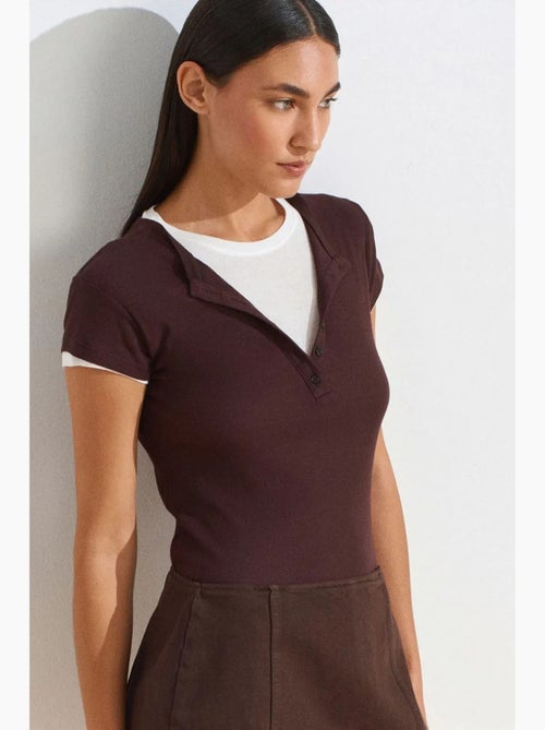 T-shirt femme en coton à col v et patte de boutonnage dilvin - Kiabi
