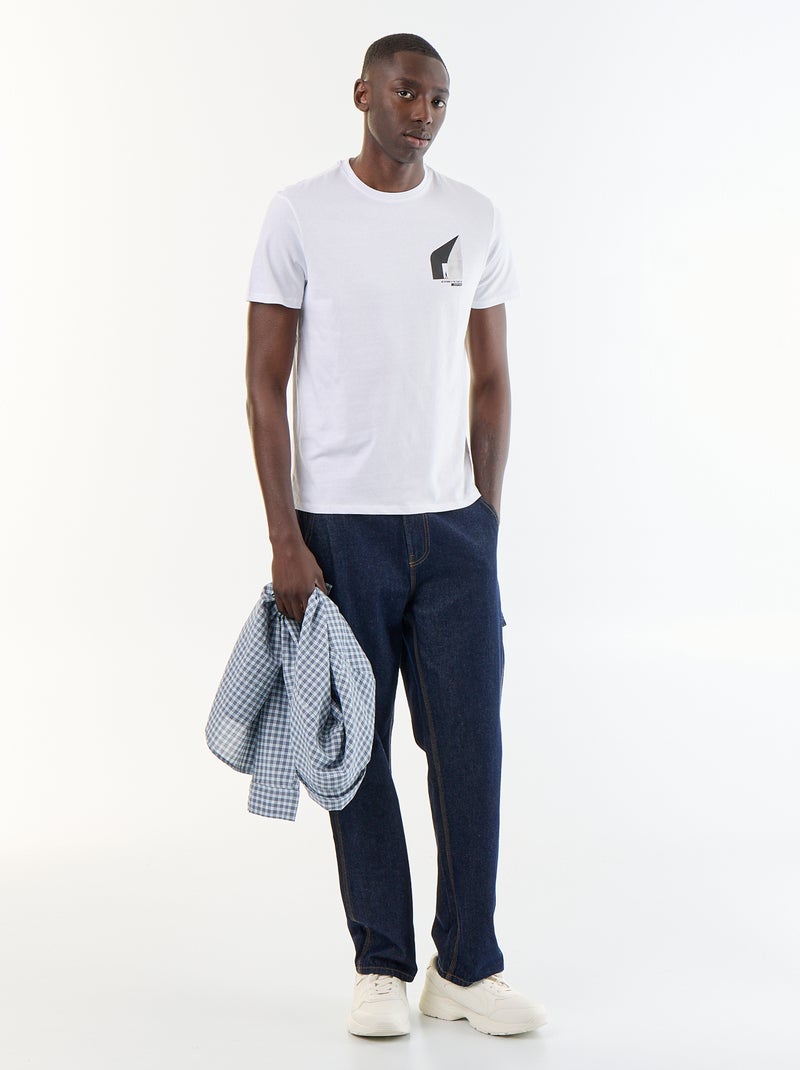 T-shirt homme en coton bio à col rond et motif placé Blanc - Kiabi