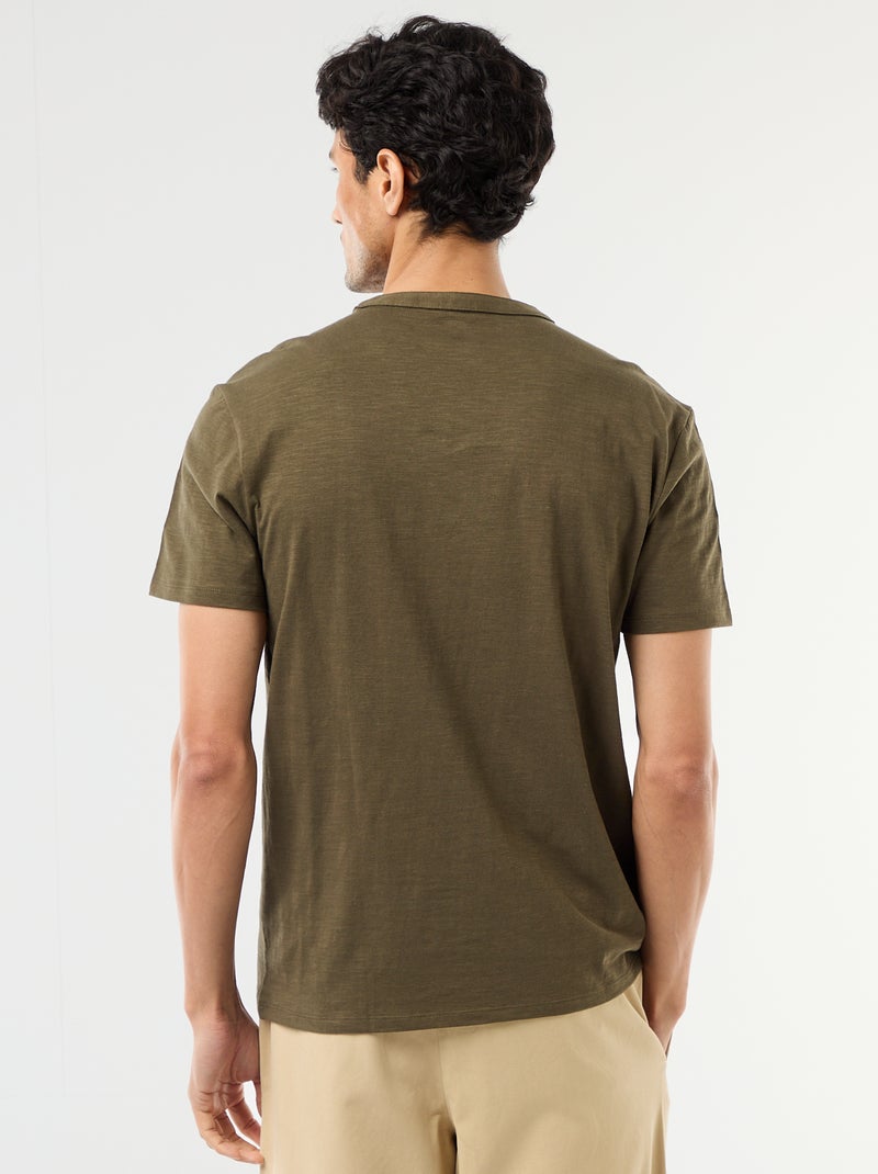 T-shirt homme en jersey flamm? ? col tunisien coupe regular Kaki - Kiabi