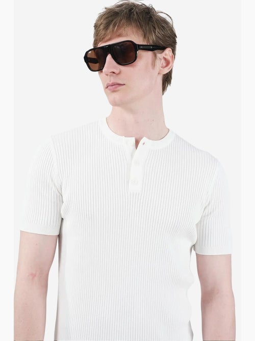 T-shirt homme texturé à col rond et bouton giesto - Kiabi T-shirt homme texturé à col rond et bouton giesto - Kiabi