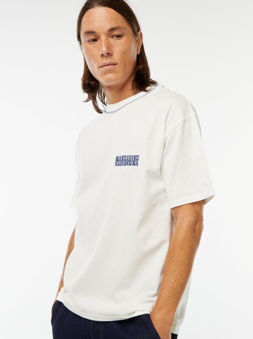 T-shirt imprimé avec broderie poitrine et imprimé au dos - Kiabi