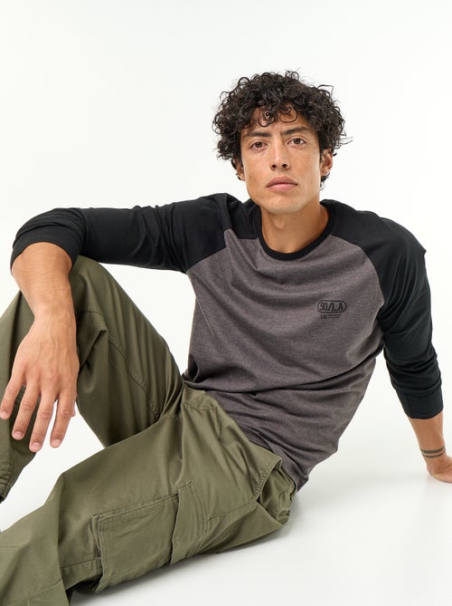 T-shirt imprimé avec manches longues raglan - Kiabi