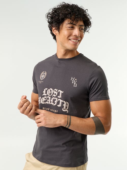 T-shirt imprimé fantaisie à manches courtes - Kiabi T-shirt imprimé fantaisie à manches courtes - Kiabi