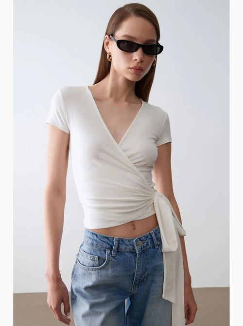T-shirt kort overslag met strik lange mouwen dilvin - Kiabi T-shirt kort overslag met strik lange mouwen dilvin - Kiabi
