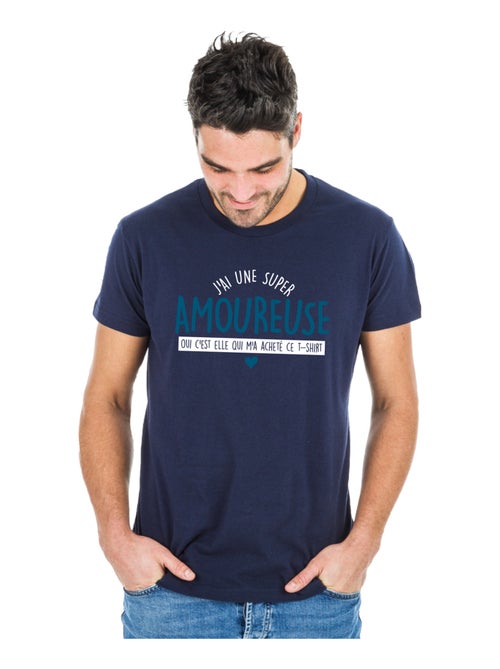 T-shirt Man - J'AI UNE SUPER AMOUREUSE (OUI C'EST ELLE QUI M'A ACHETÉ CE T-shirt Man - - Kiabi T-shirt Man - J'AI UNE SUPER AMOUREUSE (OUI C'EST ELLE QUI M'A ACHETÉ CE T-shirt Man - - Kiabi